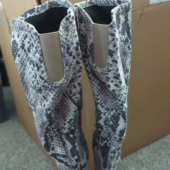 Marc Fisher medium calf tall shaft boots - Picture 4 of 13